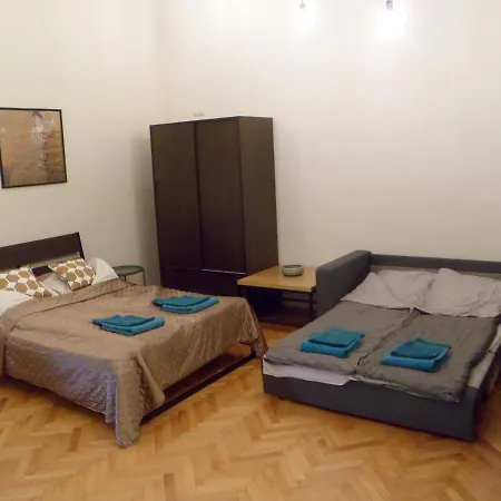 アパート Central Apartman ミシュコルツ