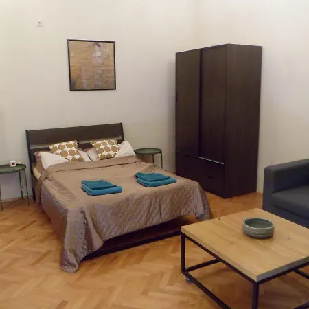 アパート Central Apartman ミシュコルツ